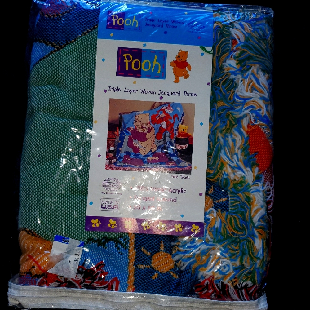 Winnie the pooh Triple Layer Jacquered Throw